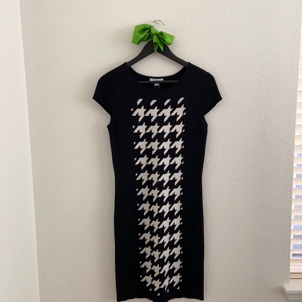 Katherine Barclay Braidy cap sleeve houndstooth sheath dress NWT